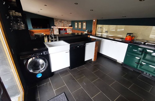 Holmfirth Cabaña | Off grid remote cottage secure garden dog friendly