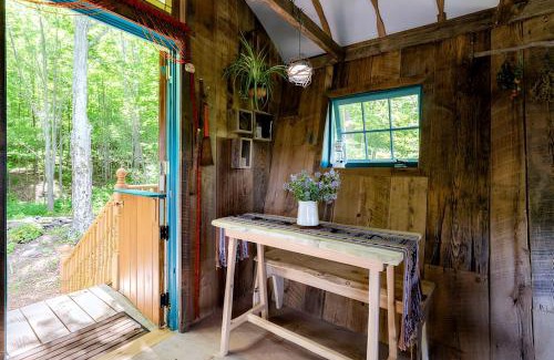 Roxbury Casa | Off-Grid Rustic Glamping Experience Ideal to Reconnect in NY