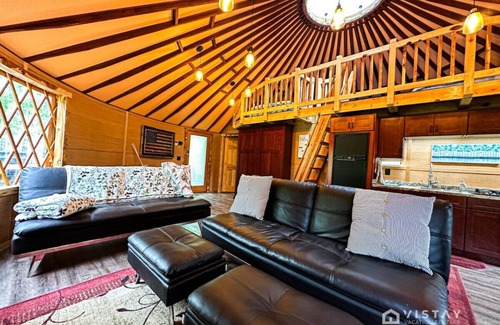 Duck Creek Village Alquiler De RV | Off-Grid Yurt at Angel Valley Ranch