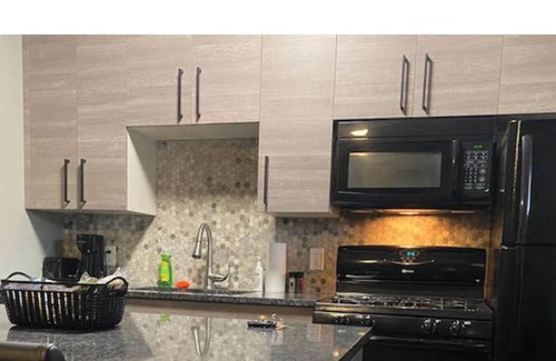 Little Italy Apartamento | Off-street Parking Walk to RTA and All Restaurants