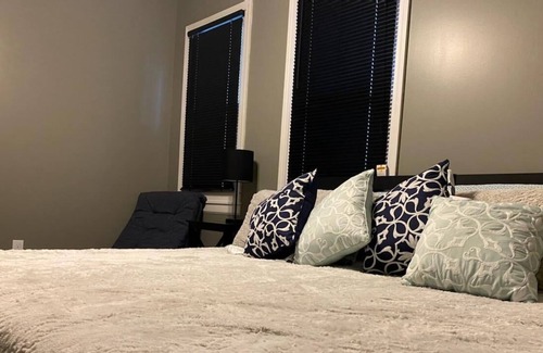 Little Italy Apartamento | Off-street Parking Walk to RTA and All Restaurants