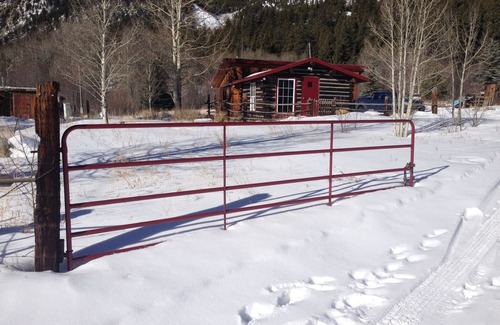 Twin Lakes Cabina | Fuera del camino trillado, esta cabaña renovada exhibe la belleza cruda de Colorado