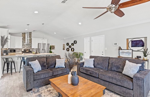 Tehachapi Casa | Off the grid 2-bedroom home with garden room