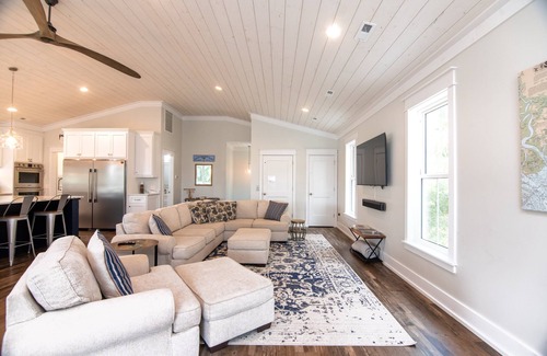 Edisto Island Casa | OFF THE GRID-Custom Showplace w/ Private Pool;Multiple Decks;3 Minute Walk to Beach