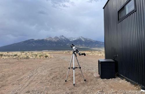 Blanca Otro | Off the Grid House with Stunning Mountain Views!