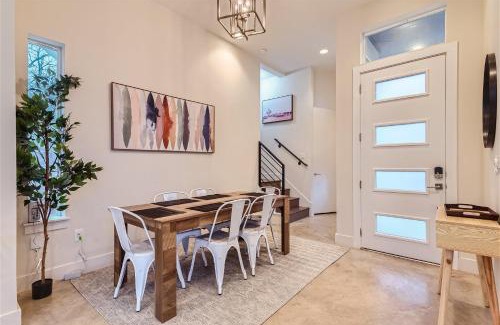 MLK Casa | Off the hook in Austin with Chic 2BR Retreat plus Firepit