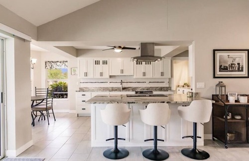 Fort Myers Casa | Offering breathtaking views of the sun setting over the water.