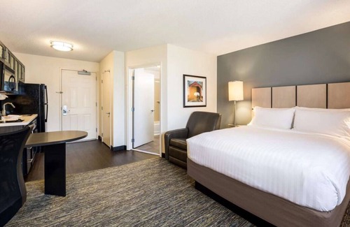 Warrenville Casa | Offering Spectacular Stay! Full Kitchen, Pet-friendly, Near Cantigny Golf Club!