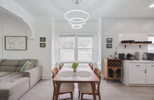 Ogden Casa | Ogden Base Camp: Spacious 5-Bedroom House with 3 Bathrooms in a Tranquil Neighborhood