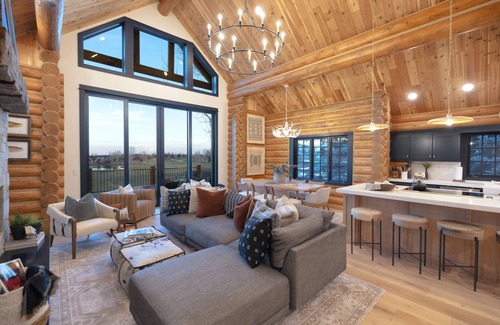 Victor Casa | Ogden's Fancy Fly Luxury Teton Springs Cabin in Victor, ID. A/C & Hot Tub