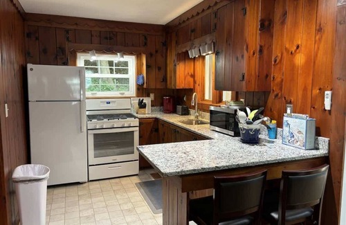 Ogunquit Casa | Ogunquit's Cottage! Easy Walk with the Family to Downtown and Beach!