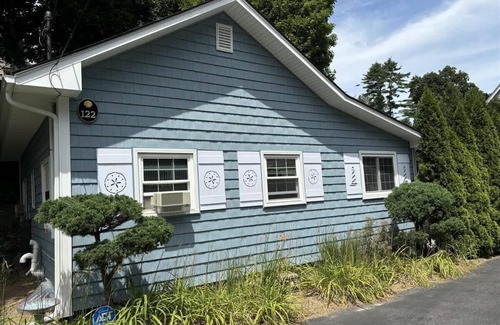 Ogunquit Casa | Ogunquit's Cottage! Easy Walk with the Family to Downtown and Beach!