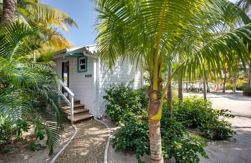 Placentia Cabaña | ¡Cabaña de lujo frente al mar con privacidad, vista y espacio de playa!