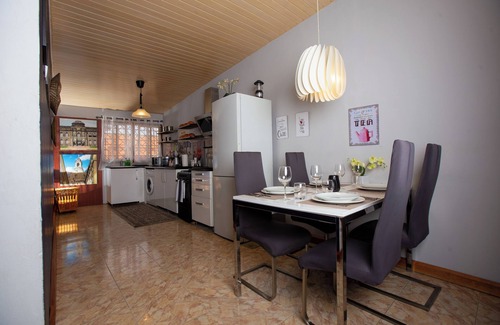 Nungua Casa | Oheneba Tema - Luxury Hot -Tub Retreat with Wi-Fi