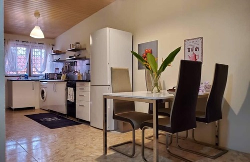 Nungua Casa | Oheneba Tema - Luxury Hot -Tub Retreat with Wi-Fi