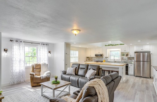 New Haven  Huron County Casa | Ohio Farmhouse Retreat w/ Fire Pit & Patio