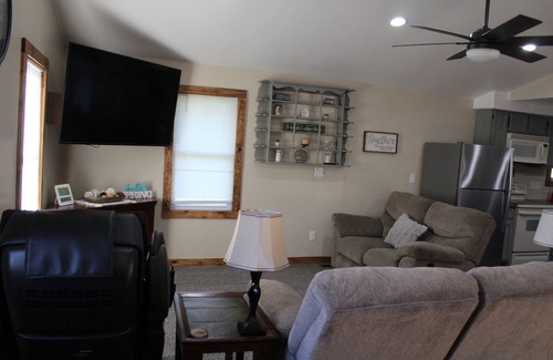 Prairie Du Chien Casa | Ohio Street Retreat-hot tub, massage chair, pool