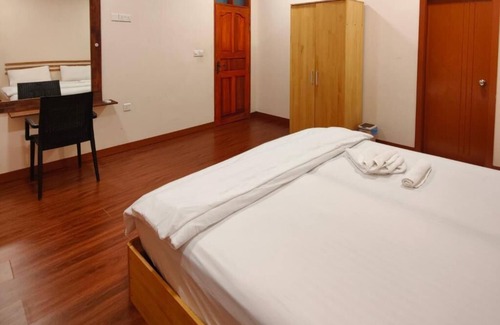 Maamigili Hotel | Oi Beach