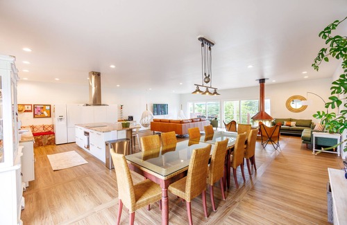 Orange Casa | OJoy Cove | Charming Waterfront Retreat by RedAwning