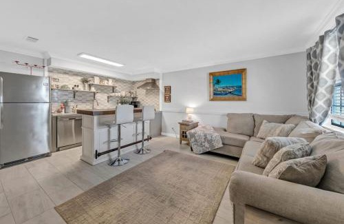 Fort Walton Beach Casa | Okaloosa Island 1BR Condo by White Sand Beach