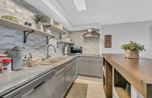 Fort Walton Beach Casa | Okaloosa Island 1BR Condo by White Sand Beach