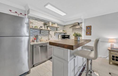 Fort Walton Beach Casa | Okaloosa Island 1BR Condo by White Sand Beach
