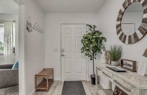 Central Oklahoma City Casa | Okana Waterpark & Downtown OKC 7 Mins away- Capital View