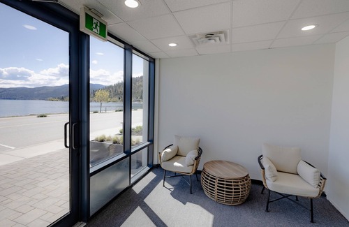 Central Okanagan Apartamento | Okanagan Lake Luxury Suite with Kitchen Accommodations across the Lake