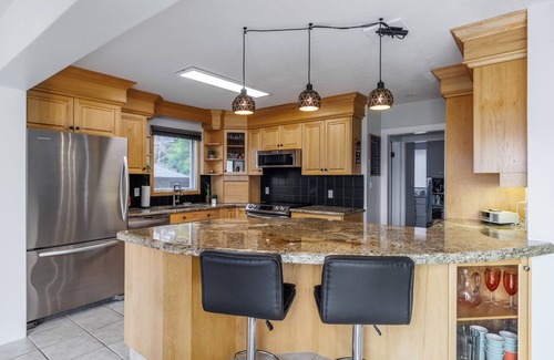 Central Okanagan Casa | Okanagan | LakesideHome | HotTub & Pool | Licensed