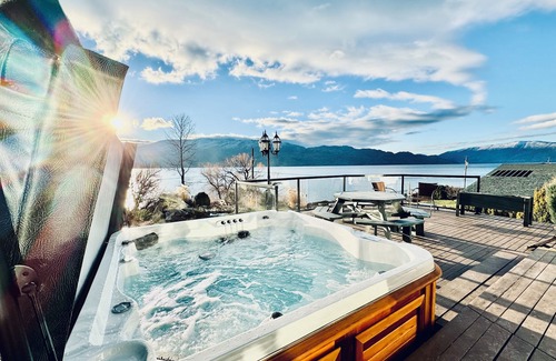 Central Okanagan Casa | Okanagan | LakesideHome | HotTub & Pool | Licensed