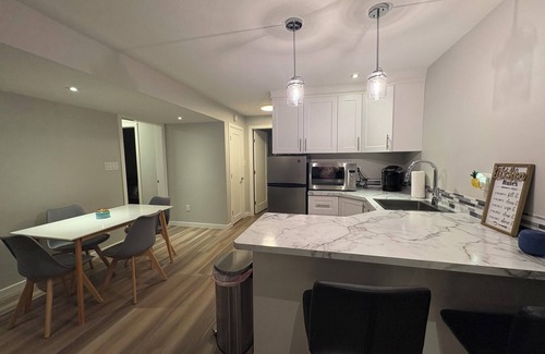 Okanagan-Similkameen Casa | Okanagan Oasis Basement suite w/pool & putting green.