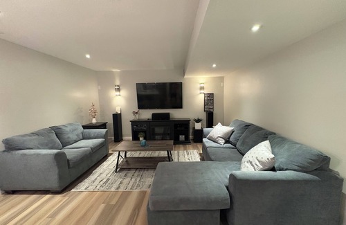 Okanagan-Similkameen Casa | Okanagan Oasis Basement suite w/pool & putting green.