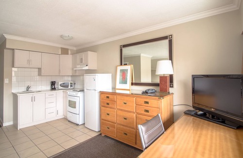 Vernon Hotel | Okanagan Royal Park Inn by Elevate Rooms