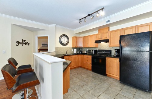 North End Condominio | Okanagan Sunshine and 3 minute walk to Lake/Beach.