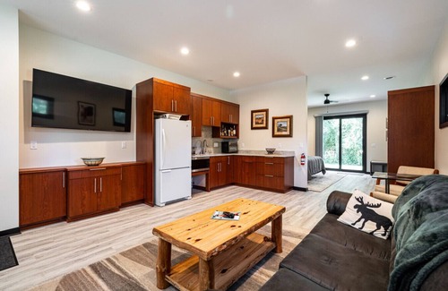 Okauchee Lake Casa | Okauchee Fairway: 4 BD | 4 BA