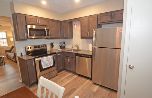 Central Oklahoma City Condominio | OKC condo with king bed and balcony