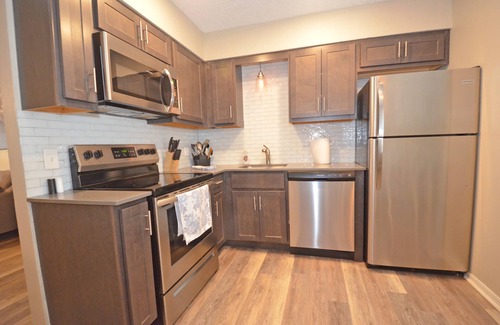 Central Oklahoma City Condominio | OKC condo with king bed and balcony