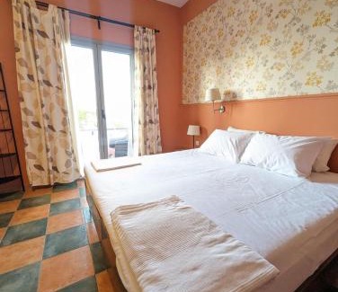 Kamena Vourla Apartamento | Okeania Seafront Rooms in Kamena Vourla