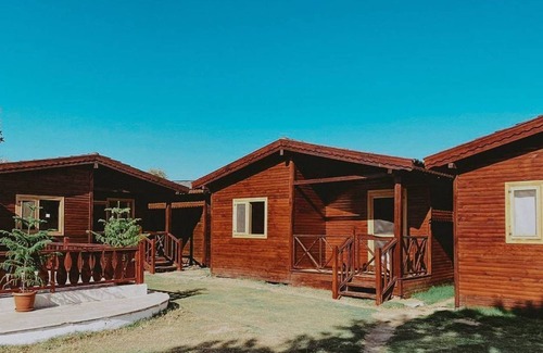 Bayraklı Cabina | Okeanos Beach Bungalow