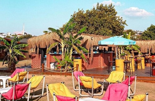 Bayraklı Cabina | Okeanos Beach Bungalow