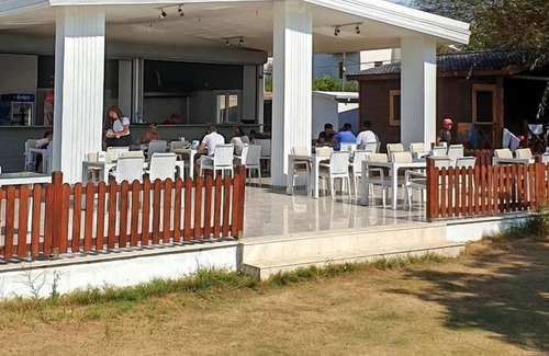 Bayraklı Cabina | Okeanos Beach Bungalow