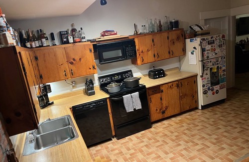 Ludlow Casa | Okemo Ski Retreat sleeps 16 comfortably and 1 mile to the mountain