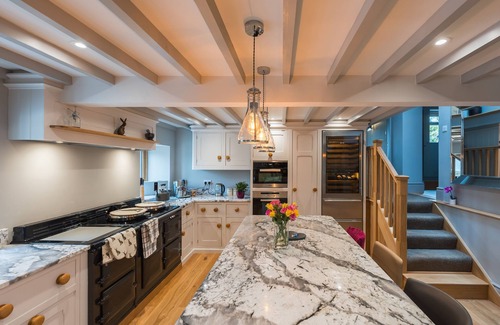 Matlock Cabaña | Oker Farm - a farmhouse that sleeps 12 guests in 5 bedrooms