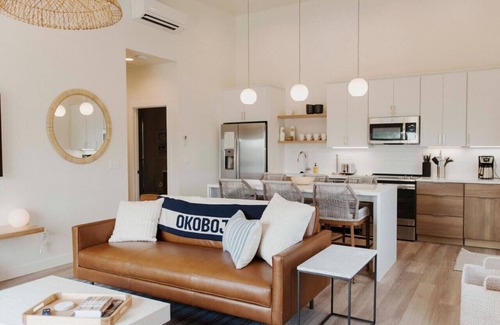 Okoboji Villa | Okoboji Flats 6 - Tres Habitaciones Villa, Capacidad 8