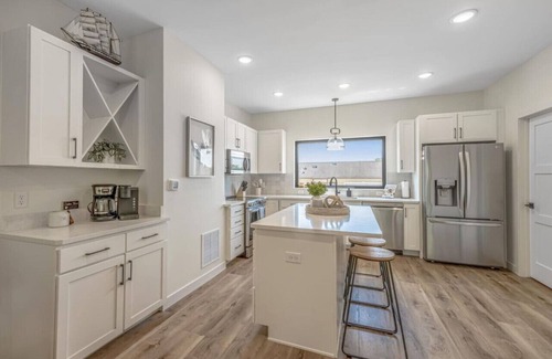 Arnolds Park Casa | Okoboji Lakeside Retreat In Arnolds Park