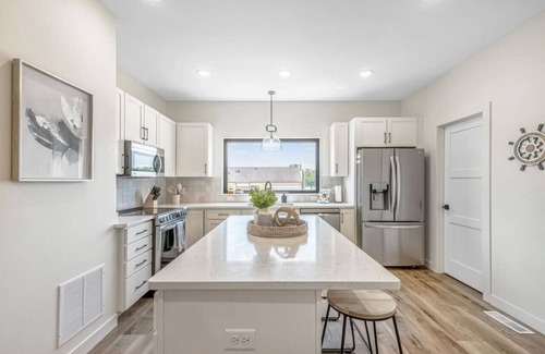 Arnolds Park Casa | Okoboji Lakeside Retreat In Arnolds Park