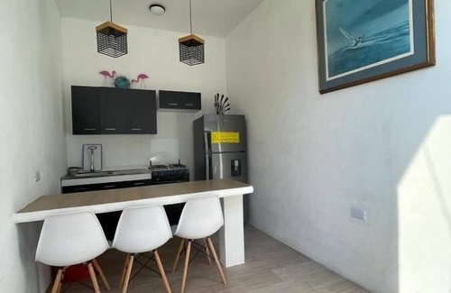Chisec Apartamento | Ola Azul Monterrico Apart-Hotel, Cocina y piscina privada.