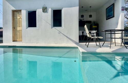 Chisec Apartamento | Ola Azul Monterrico Apart-Hotel, Cocina y piscina privada.