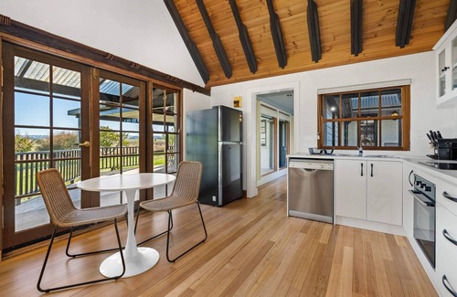 Eglinton Casa | 'Old Alloway'- 7 Bedrooms/ Sleeps 17 -9mins to CBD