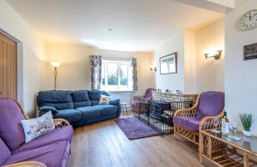 Holbrook Casa | Old Alton Hall Farmhouse